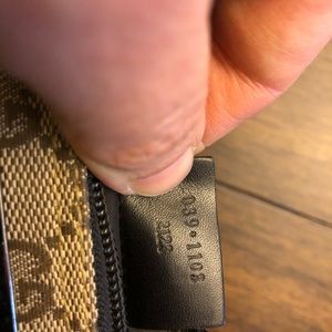 Authentic Gucci shoulder bag pochette .